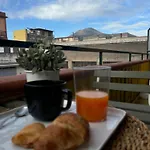 Vesuvio House شقة